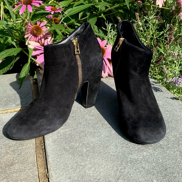 Steve Madden Black Suede Booties - Picture 1 of 3